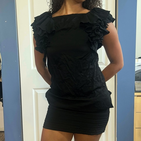 Elegant Black Ruffle Dress - Picture 6 of 8